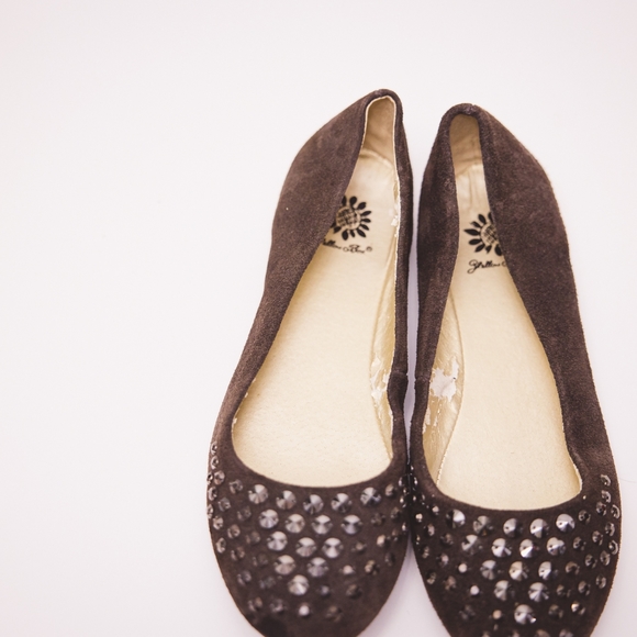 Yellow Box flats - Picture 2 of 5